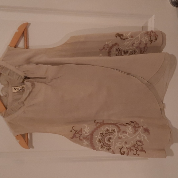 Sleeveless Floreat Top in Taupe - Picture 3 of 6